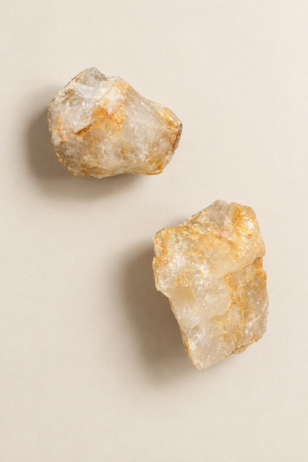 Luz Mineral — escultura contemporânea ÂNIMA BRUTA em citrino natural em estado bruto, 11 × 8 cm